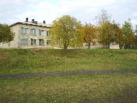 Школа со стороны стадиона Школа со стороны стадиона